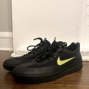 Nike SB Nyjah Free 2.0 black/cyber green